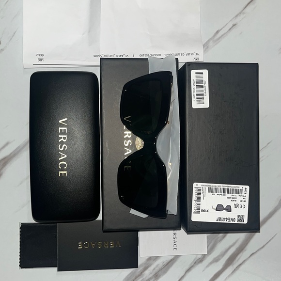 🦁Versace sunglasses 🆕 💯 Authentic - Picture 1 of 10